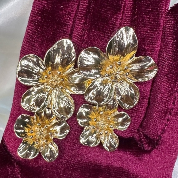 Gold Floral | elegant earrings | jewellery - Picture 4 of 8